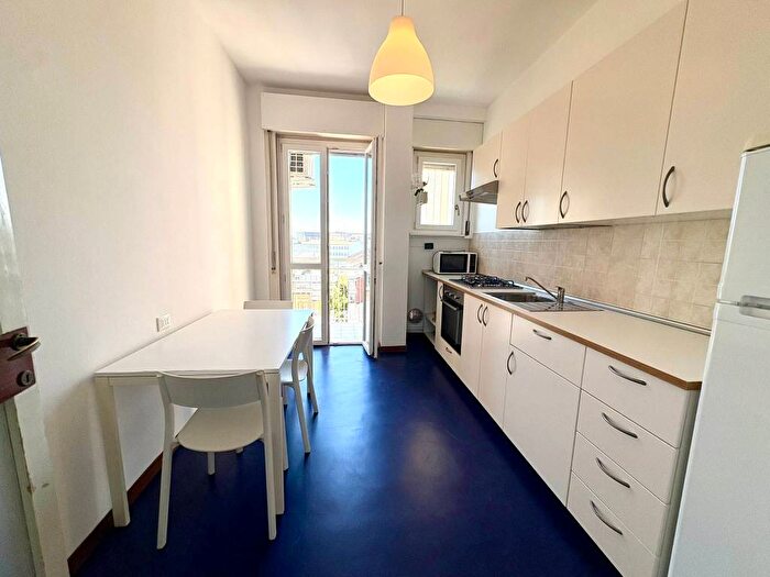 Appartamento trilocale in affitto in Viale Liguria, Navigli Darsena, Milano