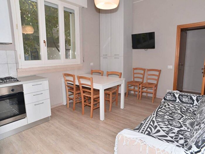 Appartamento trilocale in affitto in Viale Giosuè Carducci, Cesenatico Levante, Cesenatico