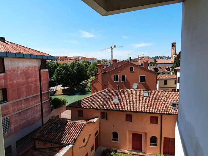 Appartamento con 6 locali in affitto in Treviso