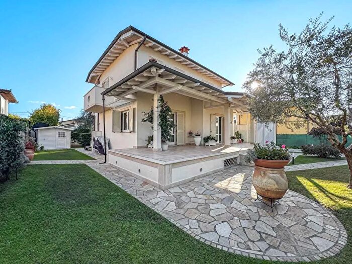 Casa con 7 locali in vendita in Via XIX Settembre, Pietrasanta