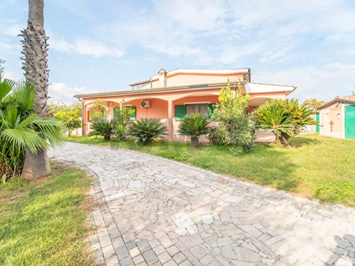 Casa con 8 locali in vendita in Via Laurentina, Ardea