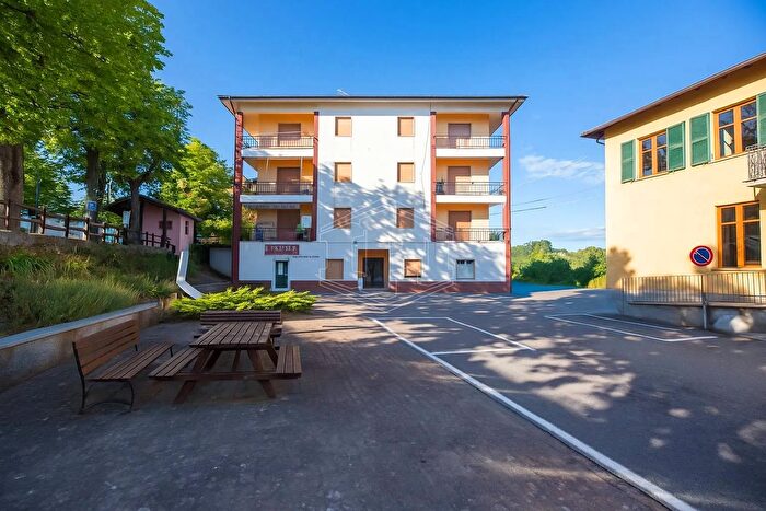 Appartamento con 5 locali in vendita in Via Roma, Casaleggio Boiro