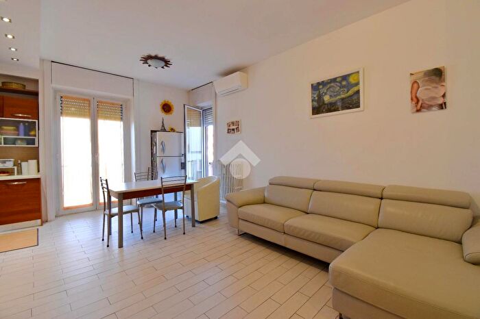 Appartamento trilocale in vendita in Via delle Regioni, Segrate