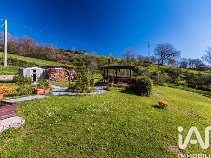 Casa con 8 locali in vendita in Viale Vallimestre, San Ginesio