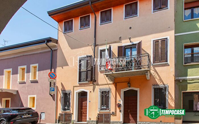 Casa quadrilocale in vendita in Via Gramsci, Bellinzago Novarese