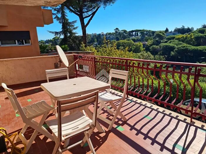 Appartamento bilocale in affitto in Via Rocca di Mezzo, Roma