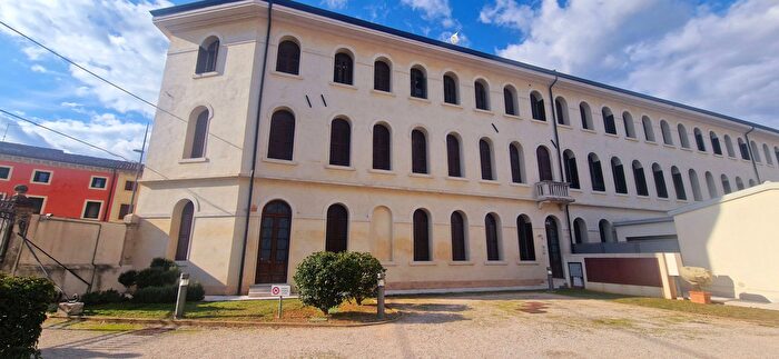 Casa quadrilocale in vendita in Vittorio Veneto