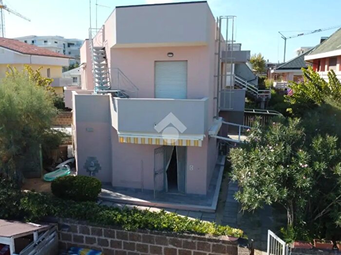 Appartamento trilocale in vendita in Via Orta, Francavilla Al Mare