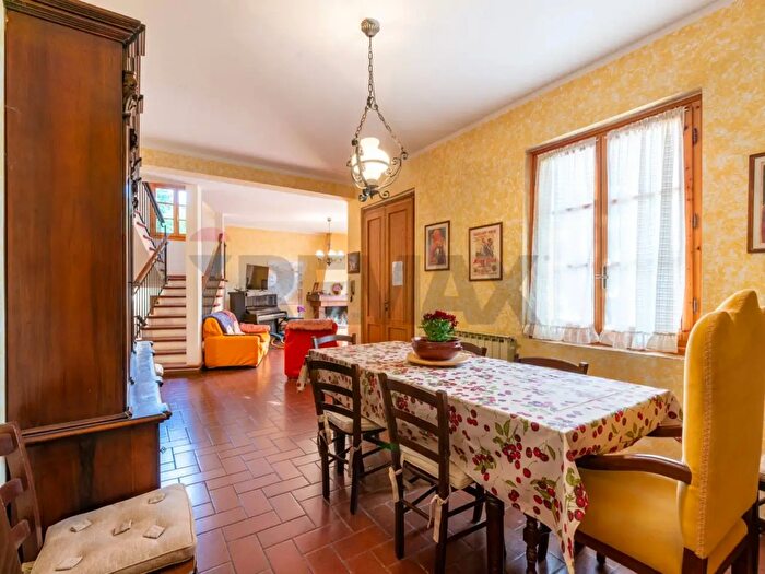 Casa con 9 locali in vendita in Via del Valico, Figline e Incisa Valdarno