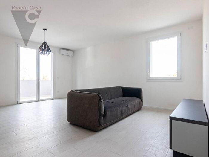 Appartamento trilocale in affitto in Centro, Legnaro