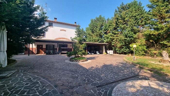 Casa con 9 locali in vendita in Via Soliera Cavezzo, Soliera