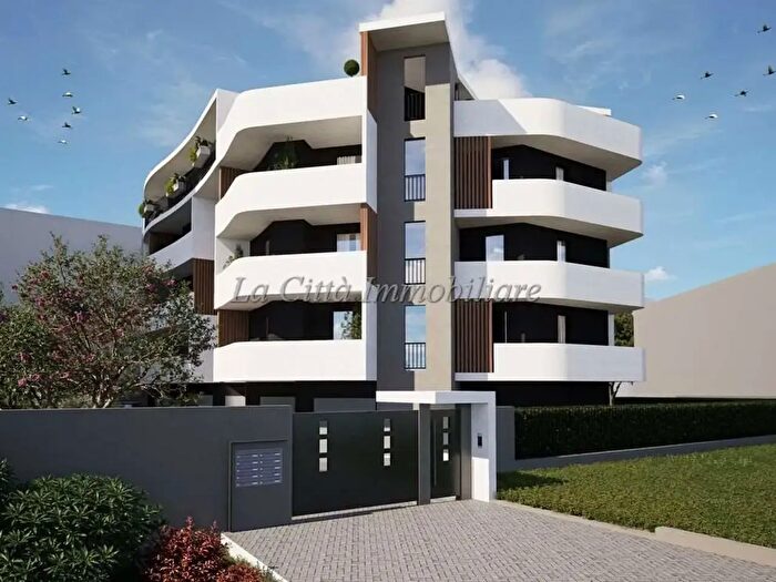 Appartamento trilocale in vendita in Via Firenze, Novara
