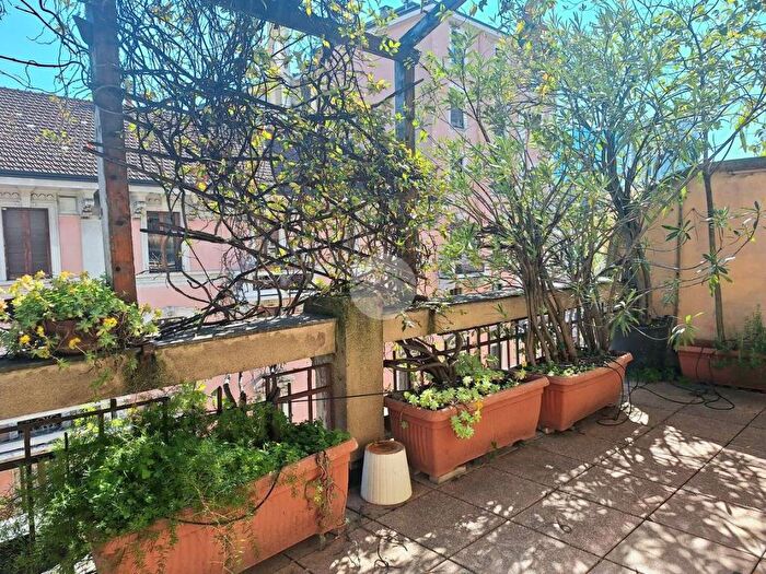 Appartamento trilocale in affitto in piazzale Carlo Archinto, Isola, Milano