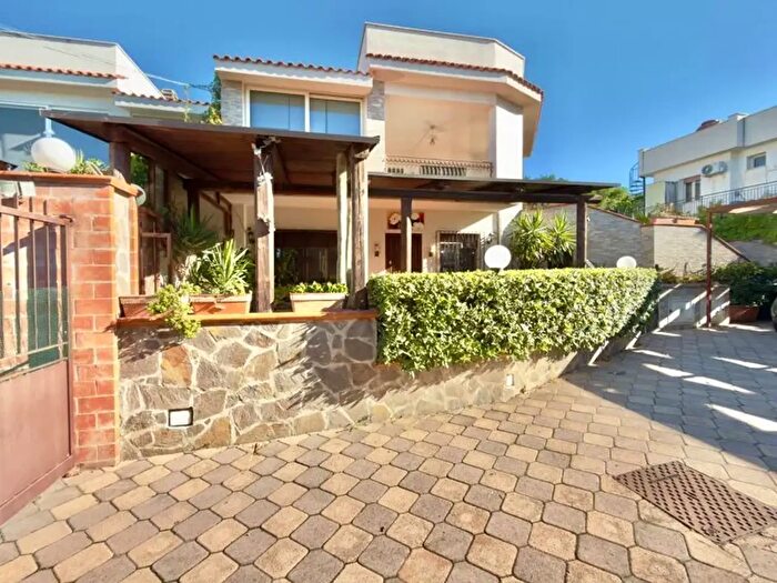 Casa con 5 locali in vendita in Viale Amerigo Vespucci, Isola Delle Femmine