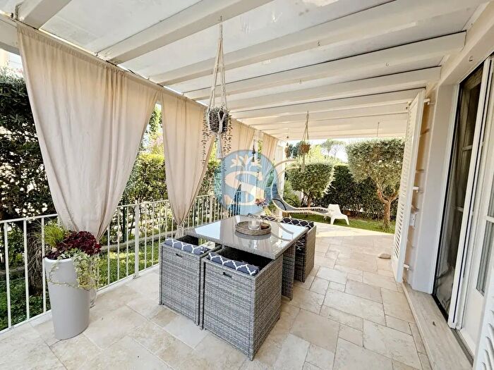 Casa con 8 locali in vendita in Pietrasanta