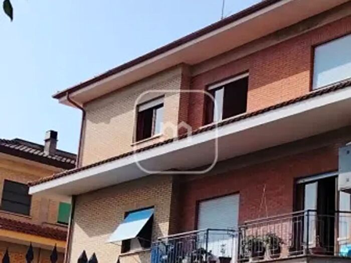 Appartamento trilocale in vendita in Viale Giorgioli, Cave