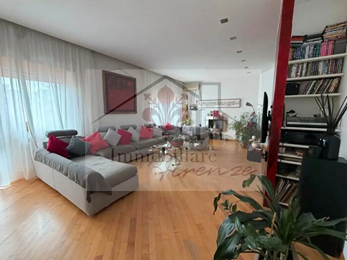 Appartamento con 9 locali in vendita in Via Valdorcia, Firenze