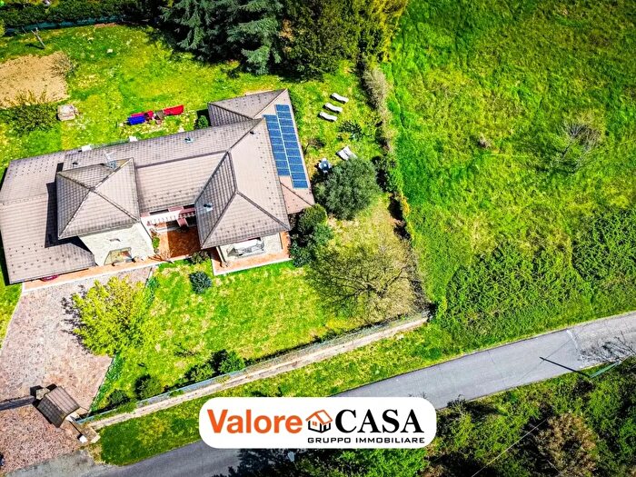 Casa con 9 locali in vendita in Acqui Terme