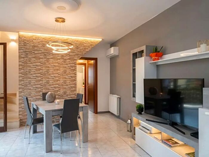 Appartamento quadrilocale in vendita in Lavena Ponte Tresa