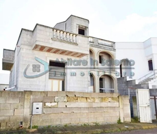 Casa con 9 locali in vendita in Corsano