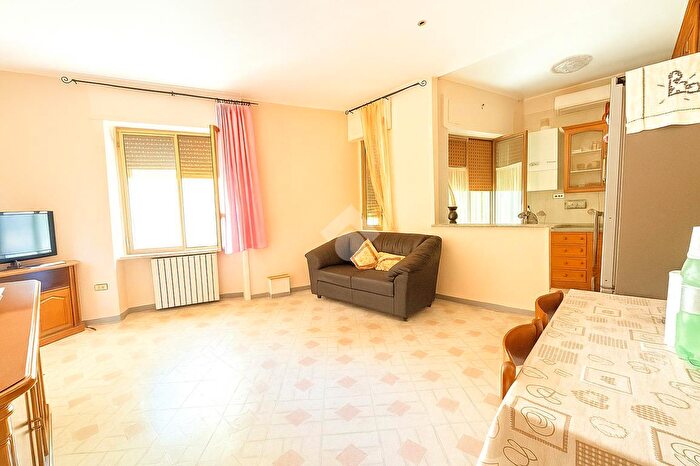 Appartamento trilocale in vendita in Via della Repubblica, Foggia