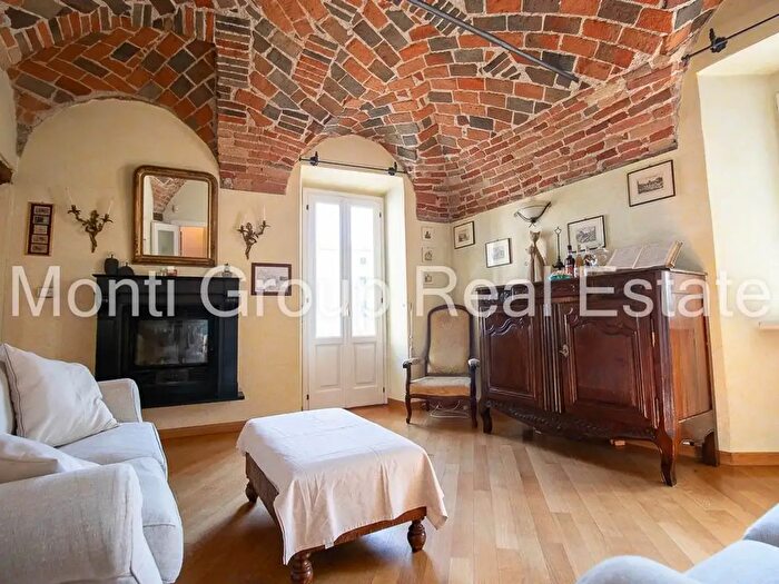 Appartamento con 8 locali in vendita in Acqui Terme