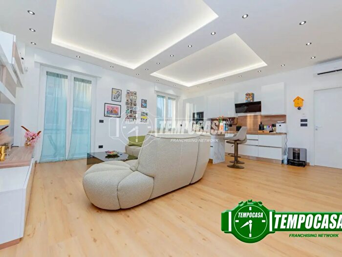 Appartamento trilocale in vendita in Via Trieste, Lacchiarella