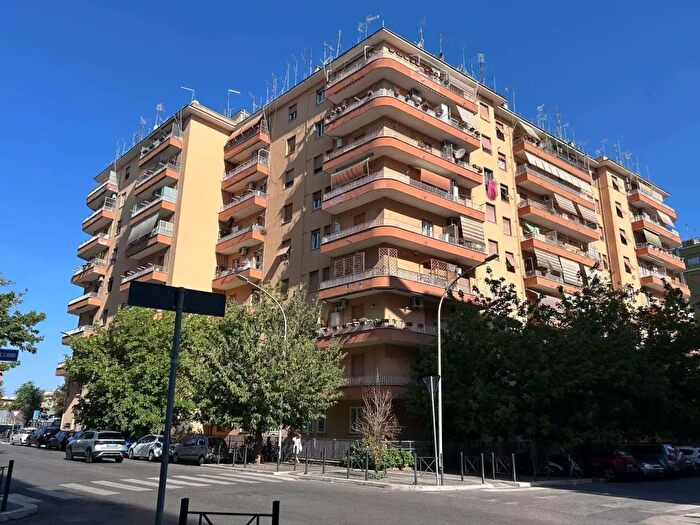 Appartamento bilocale in affitto in Viale Telese, Roma