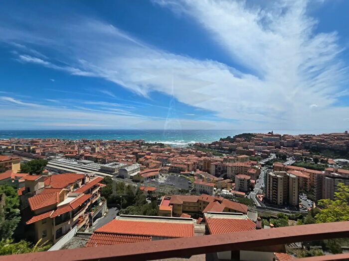 Appartamento trilocale in vendita in Via Bandette, Ventimiglia