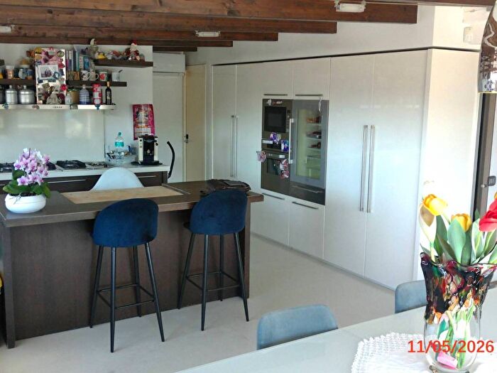 Appartamento quadrilocale in affitto in Via Enrico De Nicola, Quarto