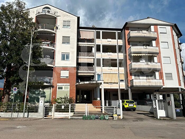 Appartamento trilocale in vendita in Via del Biancospino, Latina