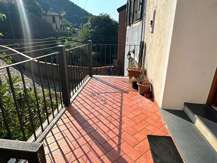 Appartamento trilocale in vendita in Via Santuario, Savona