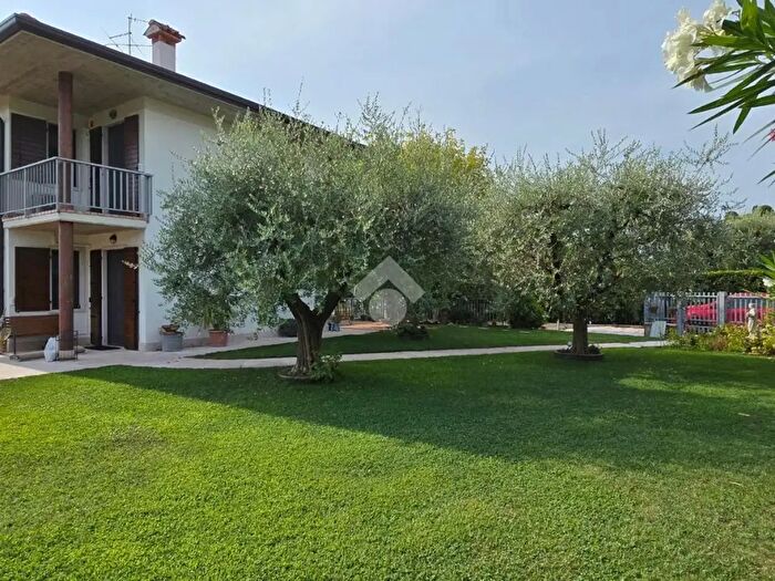 Casa con 5 locali in vendita in Strada della Sabbionara, Lazise