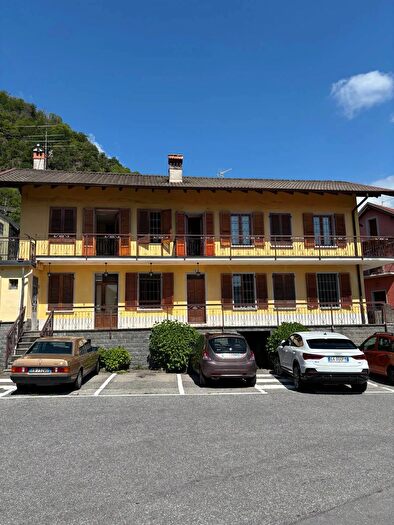 Casa con 20 locali in vendita in San Bernardino Verbano