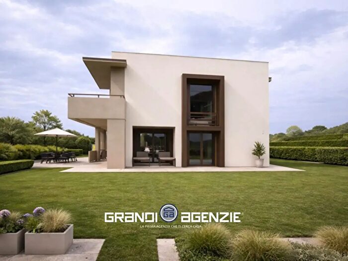 Casa quadrilocale in vendita in Via Marco Biagi, Trevignano