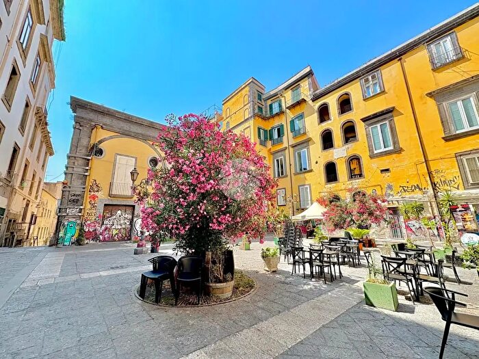 Appartamento quadrilocale in vendita in Via S Giovanni Maggiore Pignatelli, Napoli