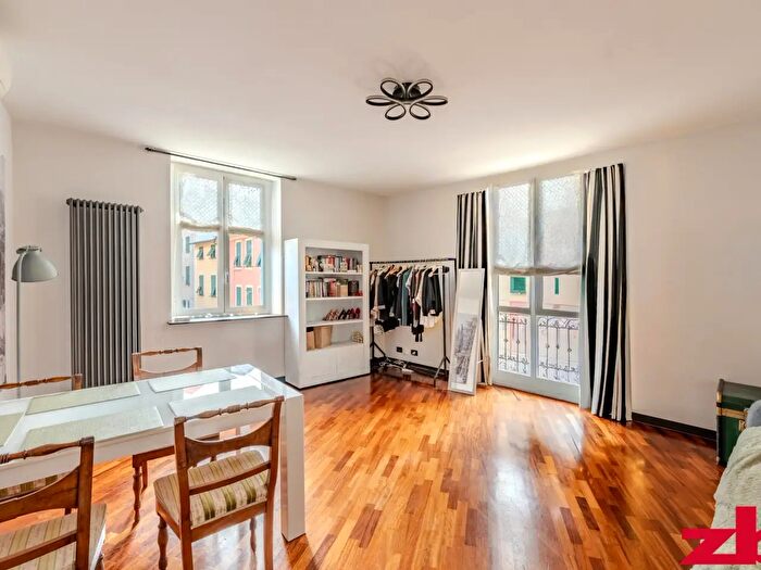 Appartamento con 7 locali in vendita in Via Marco Sala, Genova