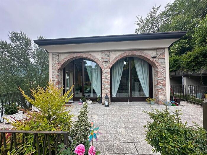 Appartamento trilocale in vendita in Località Molinazzo, Brivio