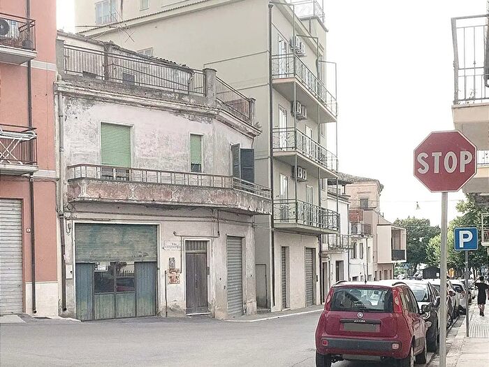 Casa con 8 locali in vendita in Guglionesi