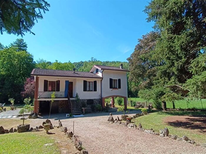 Casa trilocale in vendita in Gropparello
