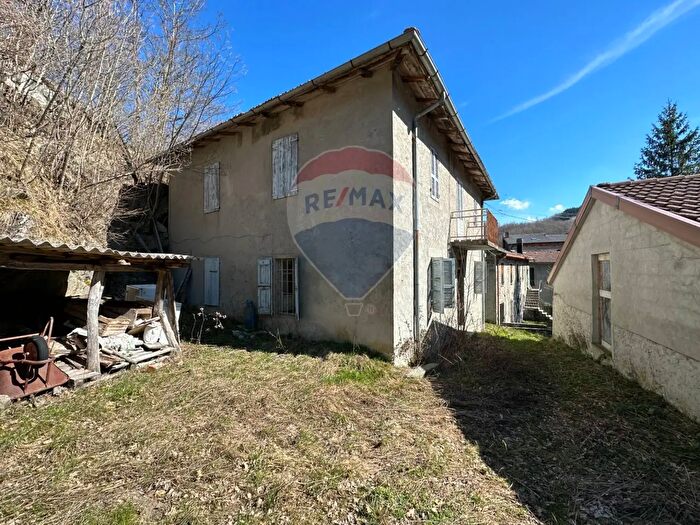 Casa con 5 locali in vendita in Via Agrimonte, Corniglio
