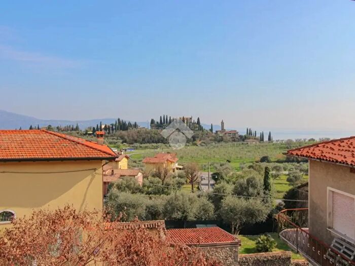 Appartamento trilocale in vendita in Via Raffaello, Toscolano Maderno
