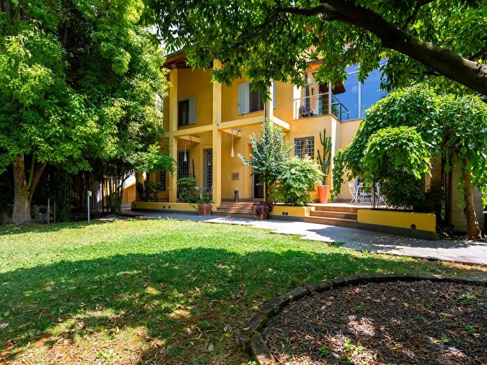 Casa con 8 locali in vendita in Roma