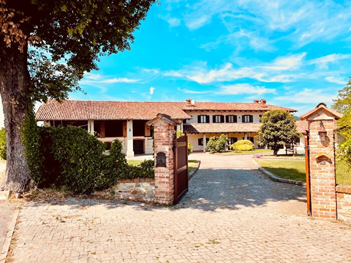 Casa con 14 locali in vendita in Borgata Piancerreto Sottano, Dogliani