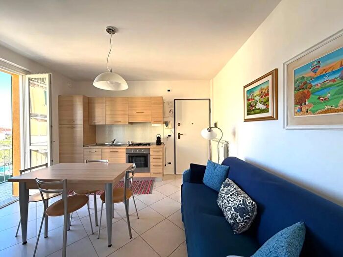 Appartamento bilocale in vendita in Via all Isola, Diano Castello