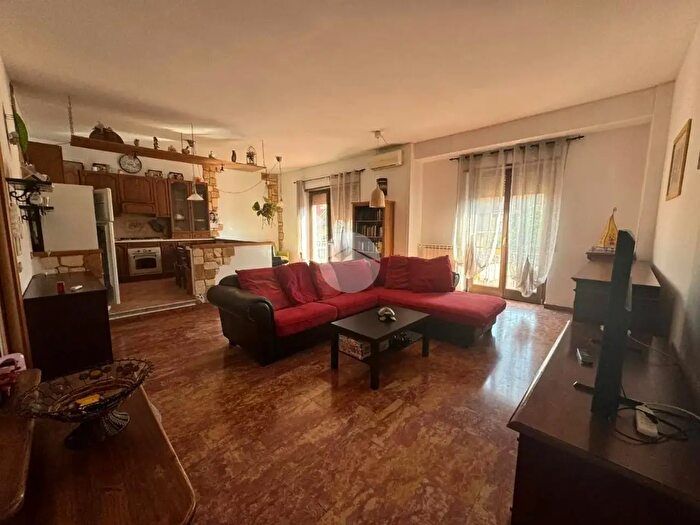 Appartamento trilocale in affitto in Via Mussomeli, Roma