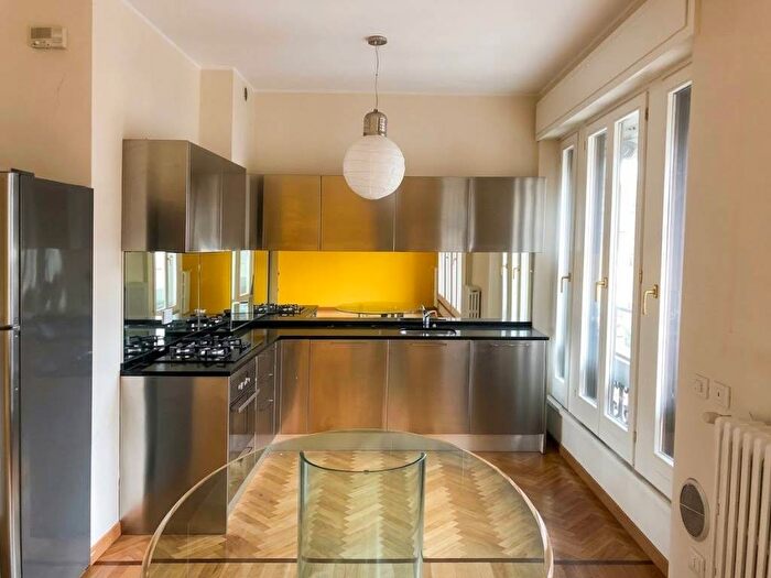 Appartamento trilocale in affitto in Via Fratelli Bronzetti, Indipendenza, Milano