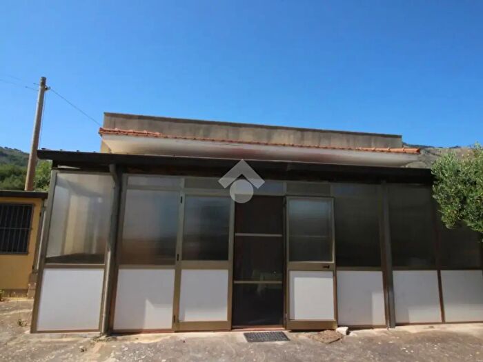 Casa trilocale in affitto in Via Francesco La Commare, Valderice