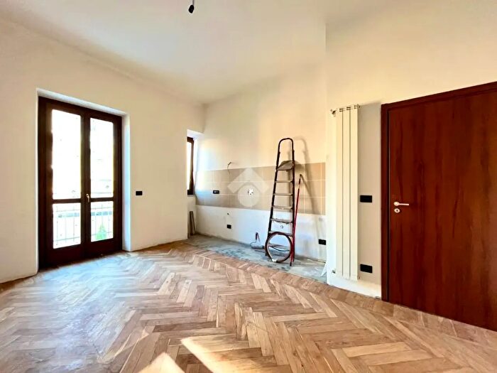 Appartamento trilocale in vendita in Via Lanzo, Torino