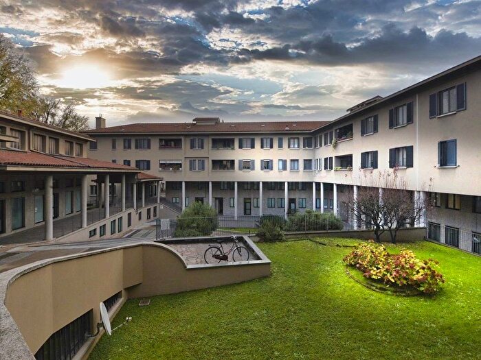 Appartamento quadrilocale in affitto in Via San Martino, Centro Storico, Monza